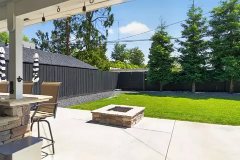 Exterior - 1212 Sycamore Ave, Modesto, CA 95350 photo 8 of 13