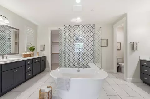 Bath - 4616 Ian Ln, Tracy, CA 95377 photo 3 of 9