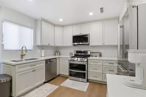 241 Gibson Dr F, Hollister, CA 95023