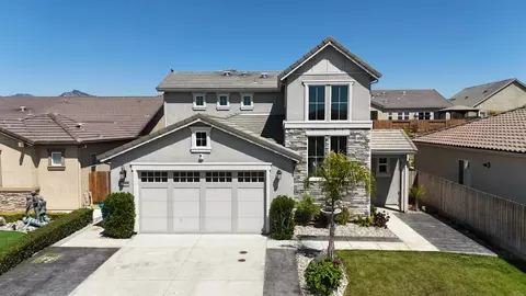 1515 Goldenstar Ct, Hollister, CA 95023