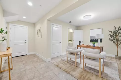 Entry Way - 2065 San Luis Ave, Mountain View, CA 94043 photo 1 of 2