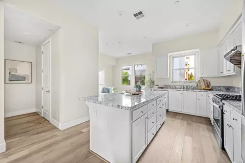 Entry Way - 2065 San Luis Ave, Mountain View, CA 94043 photo 2 of 2