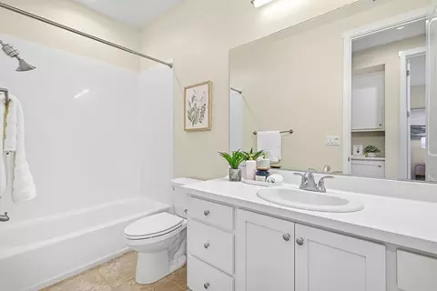 Bath - 2065 San Luis Ave, Mountain View, CA 94043 photo 4 of 4