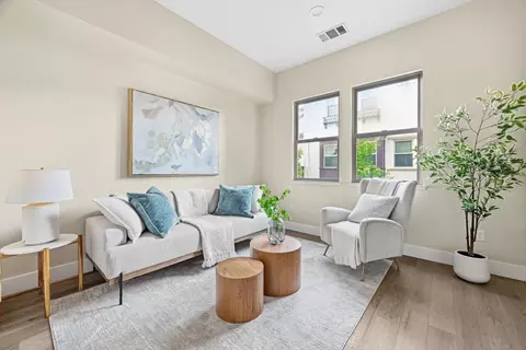 Living - 2065 San Luis Ave, Mountain View, CA 94043 photo 3 of 3