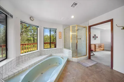 Bath - 19862 Paso Robles Ave, Redding, CA 96003 photo 2 of 4