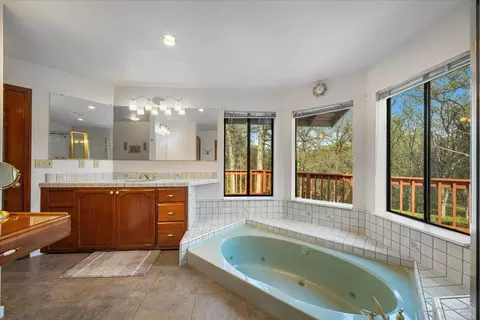 Bath - 19862 Paso Robles Ave, Redding, CA 96003 photo 1 of 4