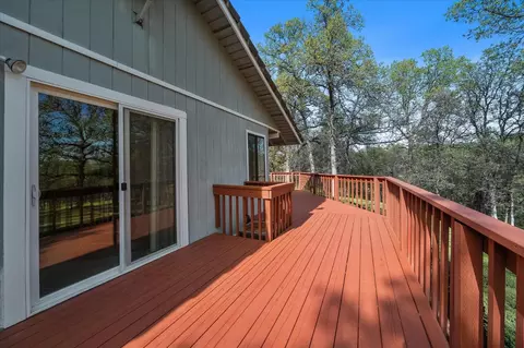 Exterior - 19862 Paso Robles Ave, Redding, CA 96003 photo 7 of 18