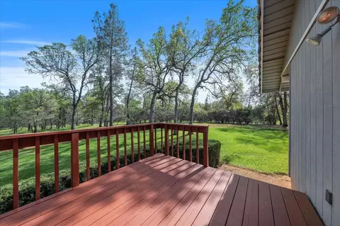 Exterior - 19862 Paso Robles Ave, Redding, CA 96003 photo 9 of 18