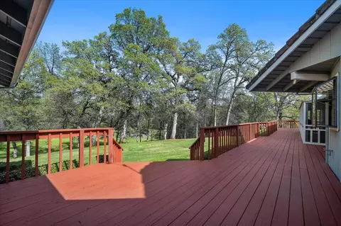 Exterior - 19862 Paso Robles Ave, Redding, CA 96003 photo 8 of 18