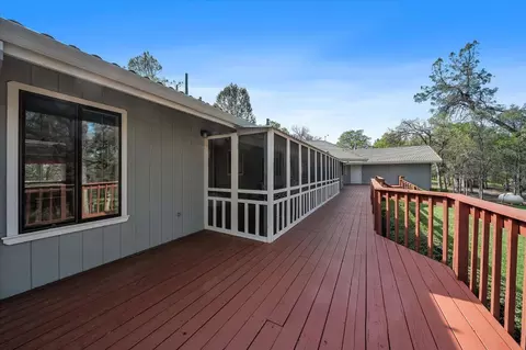 Exterior - 19862 Paso Robles Ave, Redding, CA 96003 photo 5 of 18