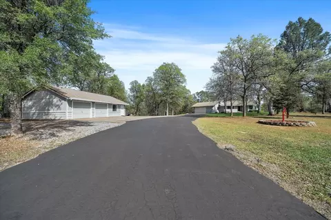 Exterior - 19862 Paso Robles Ave, Redding, CA 96003 photo 2 of 18