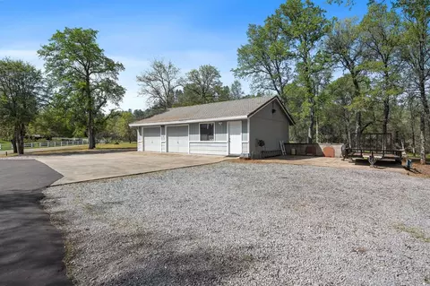 Exterior - 19862 Paso Robles Ave, Redding, CA 96003 photo 19 of 21