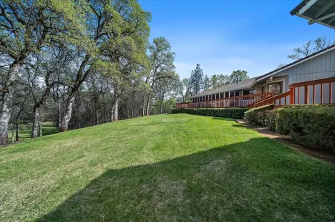 Exterior - 19862 Paso Robles Ave, Redding, CA 96003 photo 6 of 18