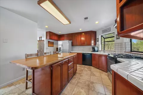Kitchen - 19862 Paso Robles Ave, Redding, CA 96003 photo 3 of 3