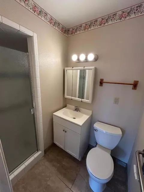 Bath - 14 Madonna Dr, Salinas, CA 93906 photo 2 of 3