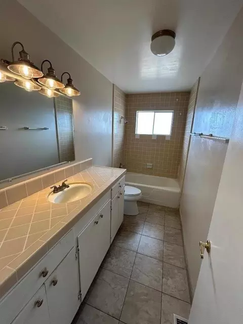 Bath - 14 Madonna Dr, Salinas, CA 93906 photo 3 of 3