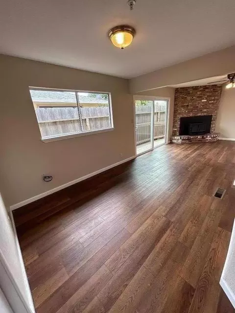 Living - 14 Madonna Dr, Salinas, CA 93906 photo 3 of 4