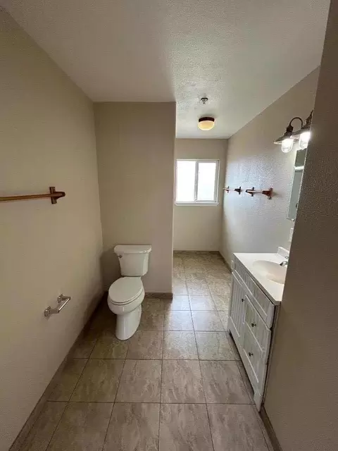 Bath - 14 Madonna Dr, Salinas, CA 93906 photo 1 of 3