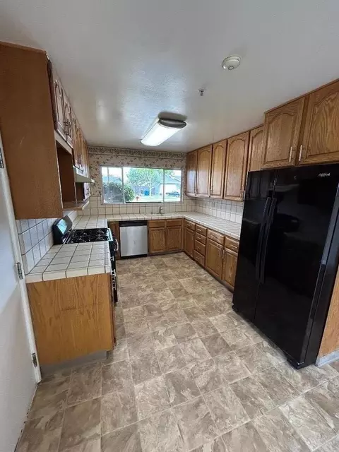 Kitchen - 14 Madonna Dr, Salinas, CA 93906 photo 2 of 2