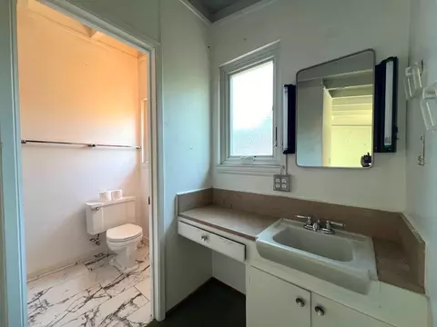 Bath - 183 Thompson Sq, Mountain View, CA 94043 photo 1 of 2