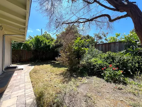 Exterior - 183 Thompson Sq, Mountain View, CA 94043 photo 6 of 11