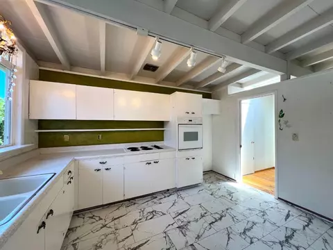 Kitchen - 183 Thompson Sq, Mountain View, CA 94043 photo 2 of 3