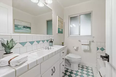 Bath - 204 Hardy Ave, Campbell, CA 95008 photo 2 of 3