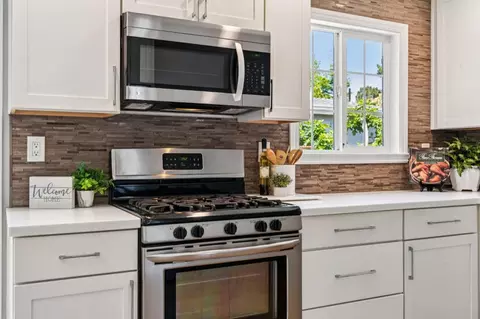 Kitchen - 6467 Mirabeau Dr, Newark, CA 94560 photo 4 of 5