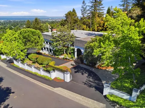 555 Chateau Dr, Hillsborough, CA 94010
