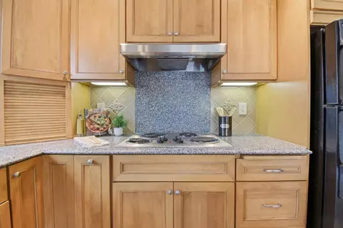 Kitchen - 416 Camden Rd, Alameda, CA 94501 photo 3 of 4