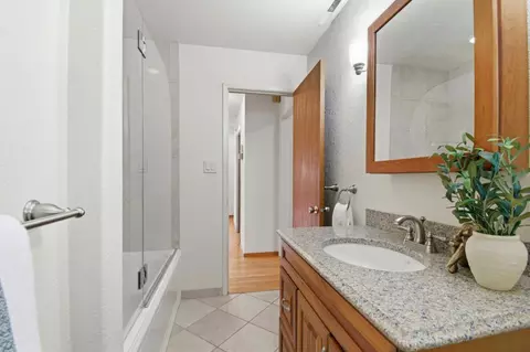 Bath - 416 Camden Rd, Alameda, CA 94501 photo 3 of 5