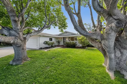 898 Standish Rd, Pacifica, CA 94044