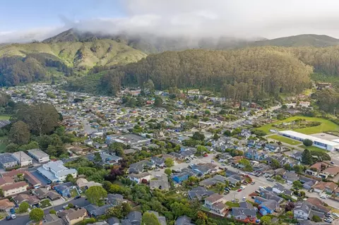 View/Area - 898 Standish Rd, Pacifica, CA 94044 photo 4 of 6