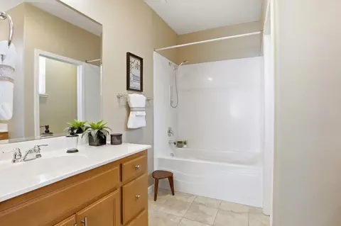 Bath - 57 Regency Pl, Hayward, CA 94544 photo 2 of 4