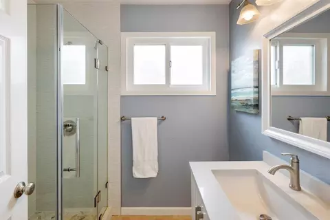 Bath - 930 Glenview Dr, San Bruno, CA 94066 photo 1 of 4