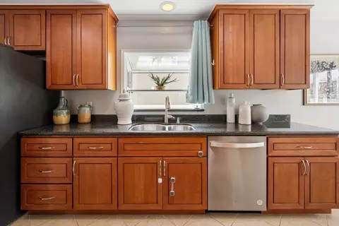 Kitchen - 930 Glenview Dr, San Bruno, CA 94066 photo 4 of 7