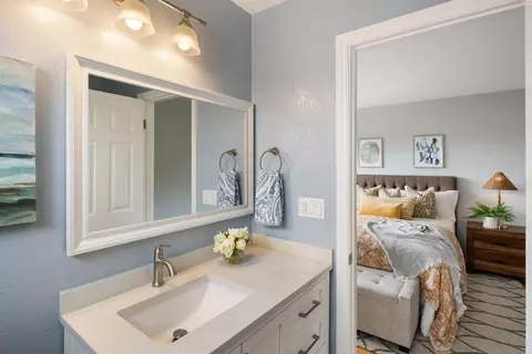 Bath - 930 Glenview Dr, San Bruno, CA 94066 photo 2 of 4