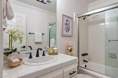 Bath - 4100 George Ave 3, San Mateo, CA 94403 photo 1 of 1