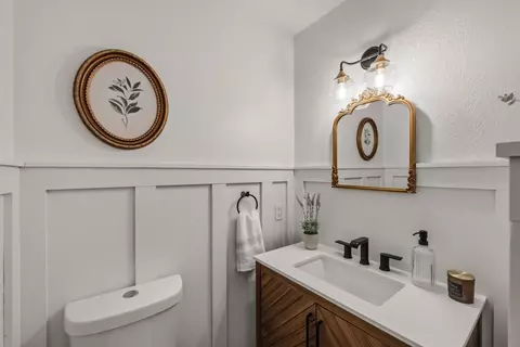 Bath - 345 Coleridge Dr 70, Salinas, CA 93901 photo 3 of 3