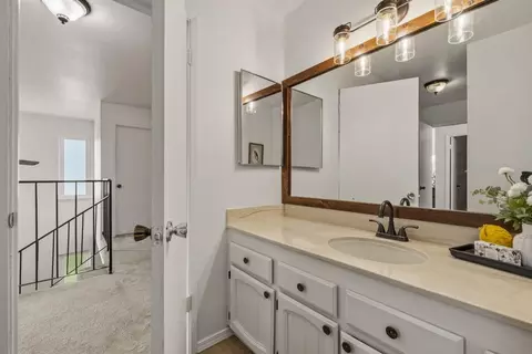 Bath - 345 Coleridge Dr 70, Salinas, CA 93901 photo 2 of 3