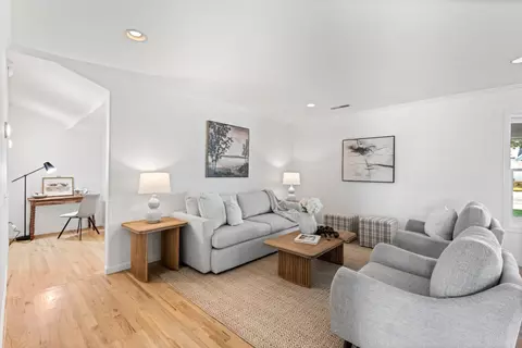 Living - 953 Kenneth Ave, Campbell, CA 95008 photo 1 of 3