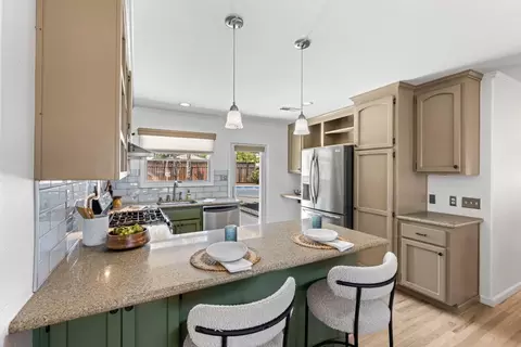 Kitchen - 953 Kenneth Ave, Campbell, CA 95008 photo 2 of 4