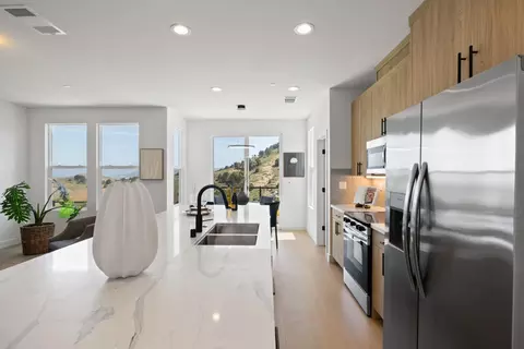 Kitchen - 819 Fassler Ave, Pacifica, CA 94044 photo 4 of 8