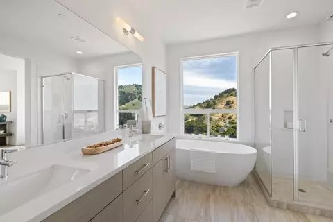 Bath - 819 Fassler Ave, Pacifica, CA 94044 photo 3 of 5