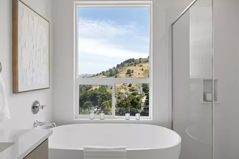 Bath - 819 Fassler Ave, Pacifica, CA 94044 photo 4 of 5