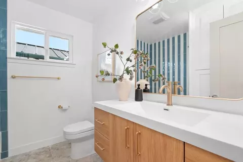 Bath - 4705 Garnet St, Capitola, CA 95010 photo 1 of 4