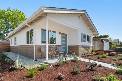 4705 Garnet St, Capitola, CA 95010