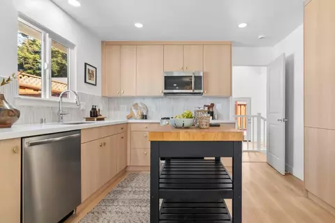 Kitchen - 4705 Garnet St, Capitola, CA 95010 photo 3 of 5
