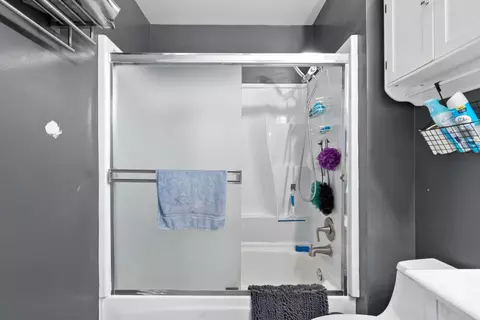 Bath - 20917 Locust St D, Hayward, CA 94541 photo 2 of 4