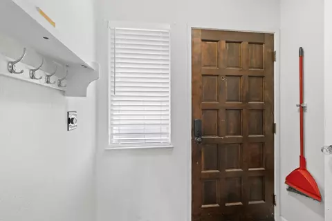 Entry Way - 20917 Locust St D, Hayward, CA 94541 photo 1 of 3